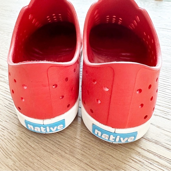 Native x Disney Minnie Mouse Red Jefferson Sneakers - Picture 5 of 8